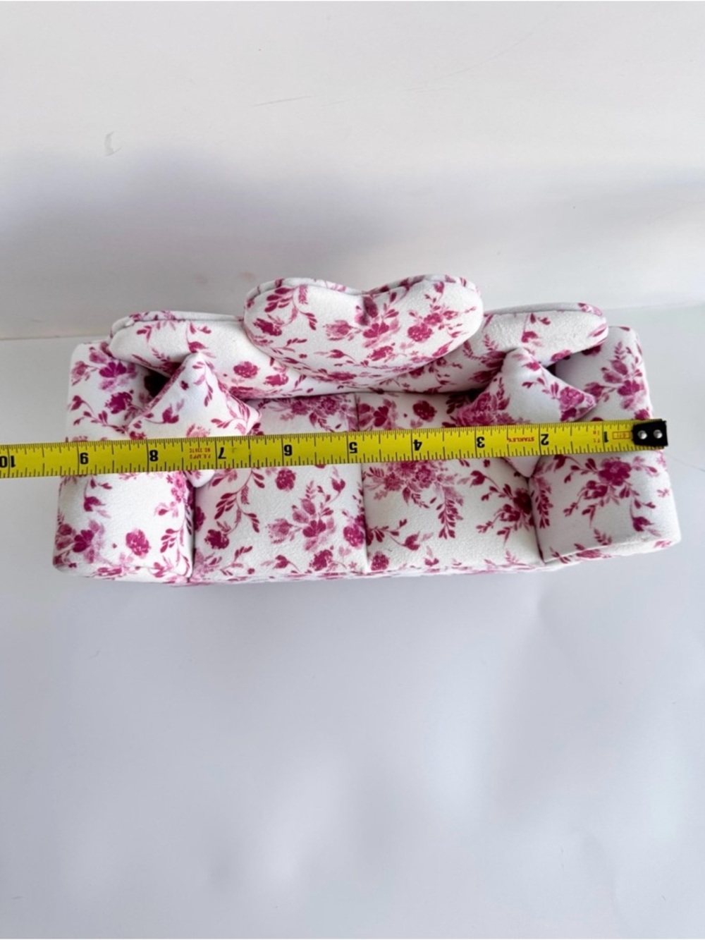 Heart-Back Floral Mini Sofa in White and Pink - Picture 6 of 8
